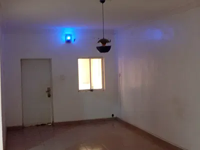 Pop Finished, Spacious 1 Bedroom Flat with Wardrobe