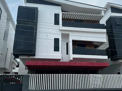 New Smart 5 Bedrooms Fully Detached Duplex, BQ Ensuite Swimming Pool