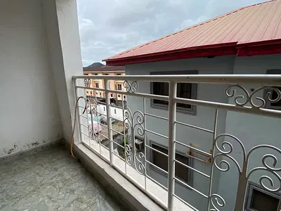 Clean 2 Bedroom Apartment Upstairs