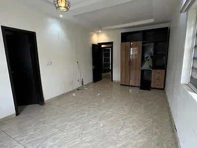 Semi Master Room in a Shared Apartment (Upstairs)