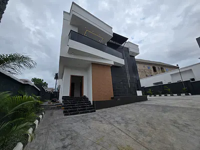 Luxury 4 Bedroom Duplex with BQ and Gatehouse