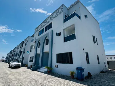 Sharp Lovely 4 Bedroom Detached Duplex with Pool and Gym
