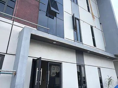 Luxury 3 Bedroom Apartment BQ, with Excellent Facilities