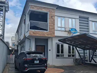 Spacious 4 Bedroom Semi Detached House with a Room BQ L