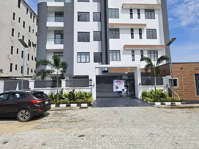 Spacious 2 Bedroom Apartment with Pool and Gym