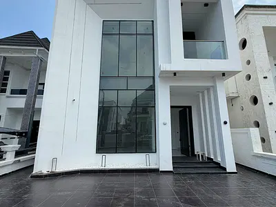 5 Bedroom Luxuriously Built Fully Detached with Swimming Pool