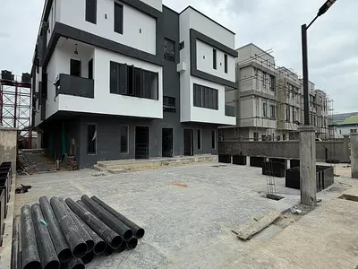 5 Bedroom Maisonette