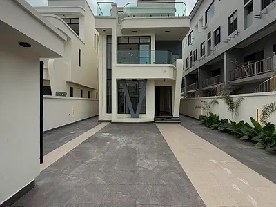 5 Bedroom Luxuriously Built Fully Detached Duplex