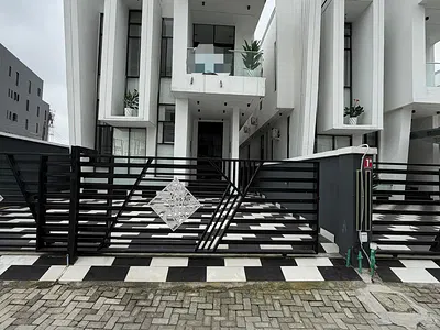 5 Bedroom Fully Detached Duplex