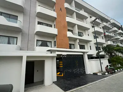 Sumptuous Contemporary 2-Bedroom Apartment with Swimming Pool