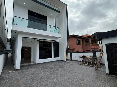 5 Bedroom Fully Detached Duplex with Swimming Pool
