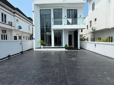 Luxuriously Built 5-Bedroom Fully Detached Duplex