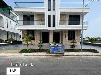 Luxury 5 Bedroom House — Lekki, Lagos
