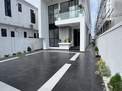 Extravagant 5 Bedrooms Fully Detached Duplex — Lekki, Lagos