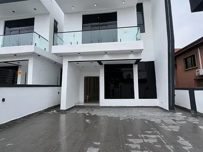 Upscale Lavish 5 Bedrooms Fully Detached — Lekki, Lagos