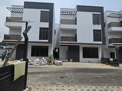 Spacious Semi Detached House with BQ — Mabushi, Abuja
