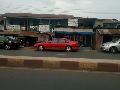 Commercial 8 Shops with 8 Rooms Ordinary — Ibadan North, Oyo