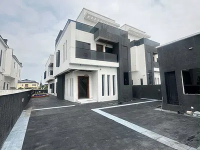 Exquisite Spacious 5 Bedroom Fully Detached Duplex with BQ and Rooftop — Royal Garden Estate, Ajah, Lagos