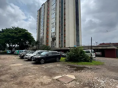 3 Bedroom Apartment with Elevator, Play Court and Swimming Pool — Surulere, Lagos