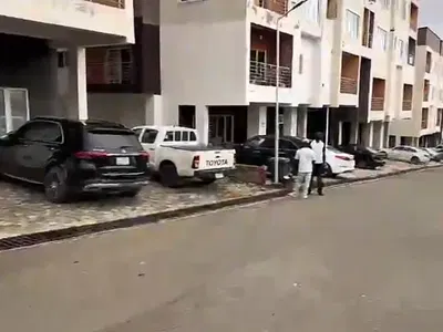 A Well-Built Spacious 3-Bedroom Flat (Video Is Attached) — Off Nnamdi Azikiwe Way., Katampe (Main), Katampe, Abuja