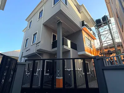 Magnificently Built 5 Bedroom Fully Detached Duplex with a Room BQ — Magodo, Lagos