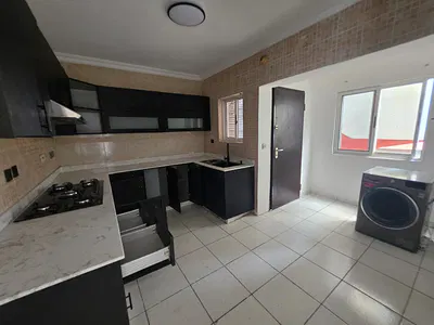 Luxury Spacious 3 Bedroom — Ikoyi, Lagos