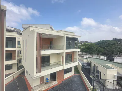 Newly Built 5bedrooms Detached Duplex with Elevator and Swimming Pool — Ikoyi, Lagos