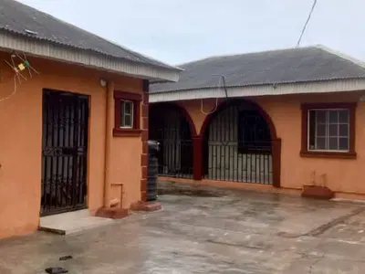 Well Built 6 Bedroom Bungalow with 3 Legal Documents — Offin, Igbogbo, Ikorodu, Lagos
