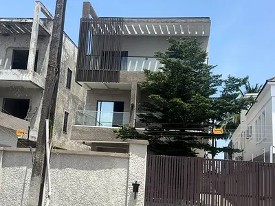 Luxury 5 Bedroom Fully Detached Duplex + BQ, Pool, Cinema — Lekki, Lagos