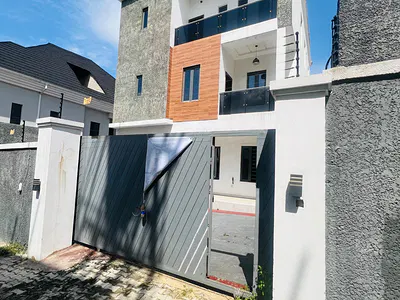 Spaciously Designed 6 Bedroom Fully Detached Duplex — Magodo, Lagos
