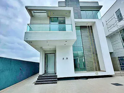 Luxurious 5 Bedroom Detached House with Rooms BQ — Ikoyi, Lagos