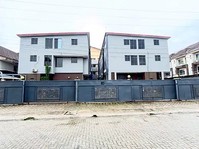 Spacious 3 Bedroom Townhouse with En-Suite Rooms — Lekki Right, Lekki Phase 1, Lekki, Lagos