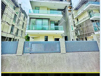Luxury 5 Bedroom Detached House with Swimming Pool and Rooms BQ — Ikoyi, Lagos