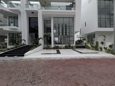 Automated 5 Bedroom Detached Duplex with Elevator — Lekki, Lagos