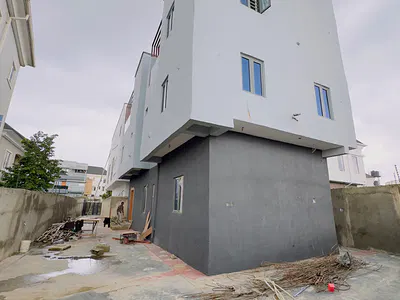Spaciously Designed 6 Bedroom Fully Detached Duplex — Magodo, Lagos