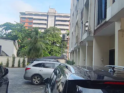 Luxury Mini Flat Upstairs with Balcony — Victoria Island (VI), Lagos