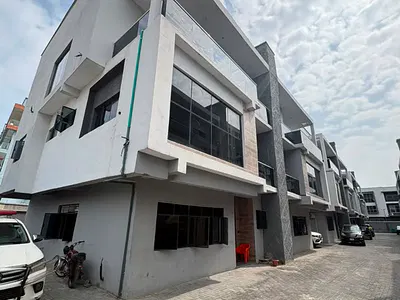 Luxury 5 Bedroom Apartment with Excellent Facility — Lekki, Lagos