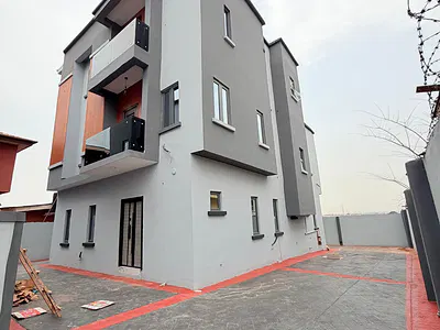 Spaciously Built 5 Bedroom Detached Duplex with BQ — Magodo, Lagos