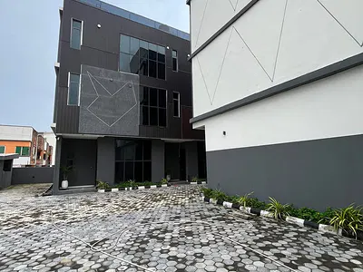 Furnished 4 Bedroom Apartment + BQ + Rooftop — Lekki, Lagos