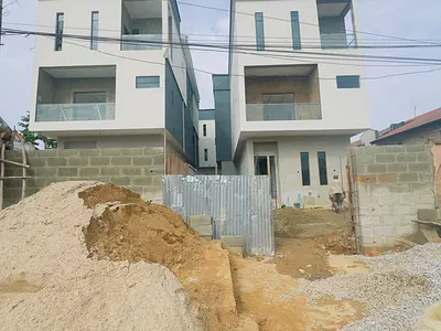 Exquisitely Built 5 Bedroom Detached Duplex with BQ — Magodo, Lagos