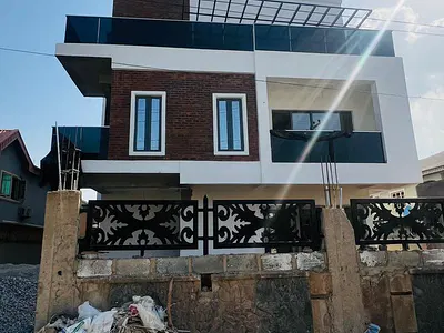 Magnificient 5 Bedroom Fully Detached Duplex Plus BQ — Magodo, Lagos
