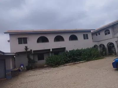 22 Rooms Hostel on 1000SQM with C of O — Agbowo, Ibadan, Oyo