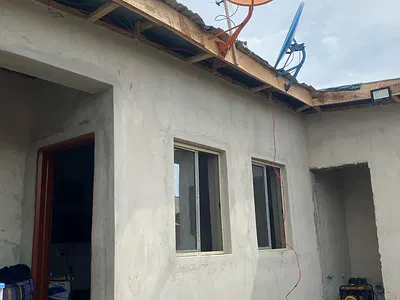 A Bungalow of 2 Bedrooms Flat with 2 Shop a Room Self Contained — Ajah, Lagos