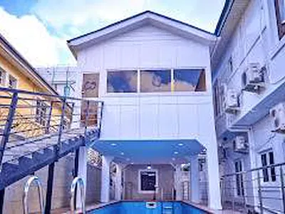 10 Bedroom Duplex on 1, 020SQM Suitable for Mixed Use — Lekki, Lagos