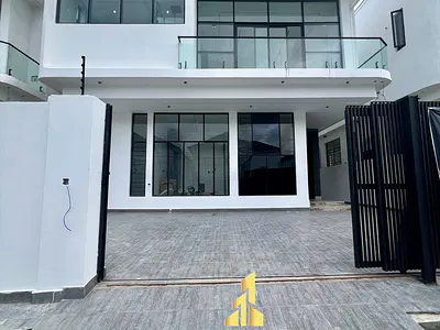 Decently Finished 5 Bed Amazing Home with Swimming Pool and BQ — Lekki, Lagos