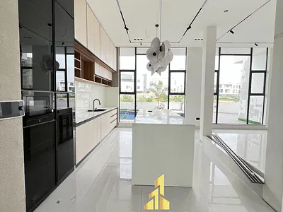 Outstandingly Finished 6 Bed Luxury Home with, Cinema, Gym&pool — Lekki, Lagos