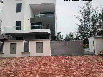 Outstanding 5 Bedroom Villa with Study, Gym, 24/7 Power. — Lekki, Lagos