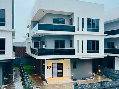 Well Built Exquisite 6 Bedroom Duplex with 2BQS, Pool, Gym & Study — Ikoyi, Lagos