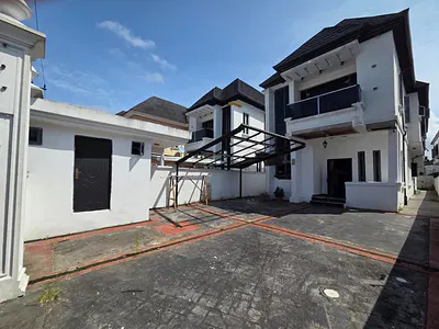5 Bedroom Semi Detached — Lekki, Lagos
