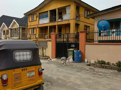 Well Maintained 2 Storey Block of Flats on 600SQM Dry Land — Obanikoro Estate, Obanikoro, Shomolu, Lagos